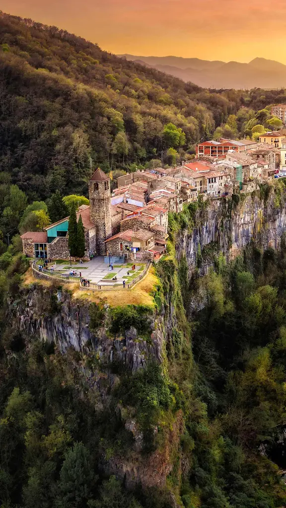 A Catalan cliffhanger