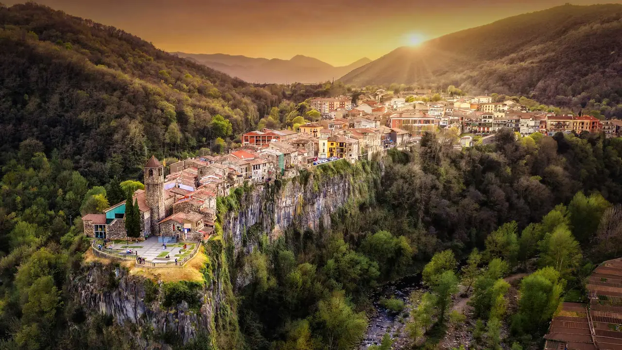 A Catalan cliffhanger