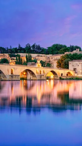 Sous le pont d&rsquo;Avignon&hellip;