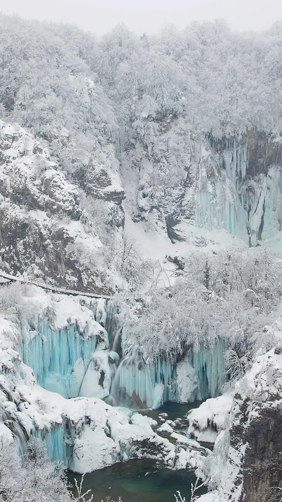 Waterfalls turned waterfreeze