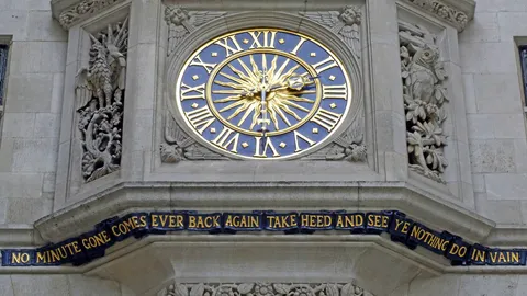 Tick tock, light o'clock