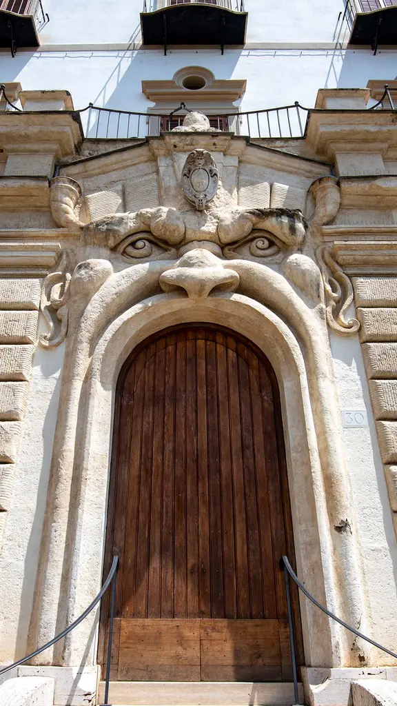 Une porte &laquo; monstrueuse &raquo;