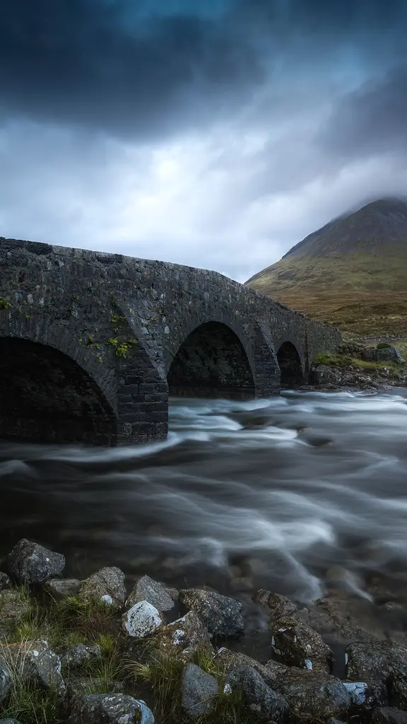 Et au milieu coule une rivi&egrave;re&hellip;
