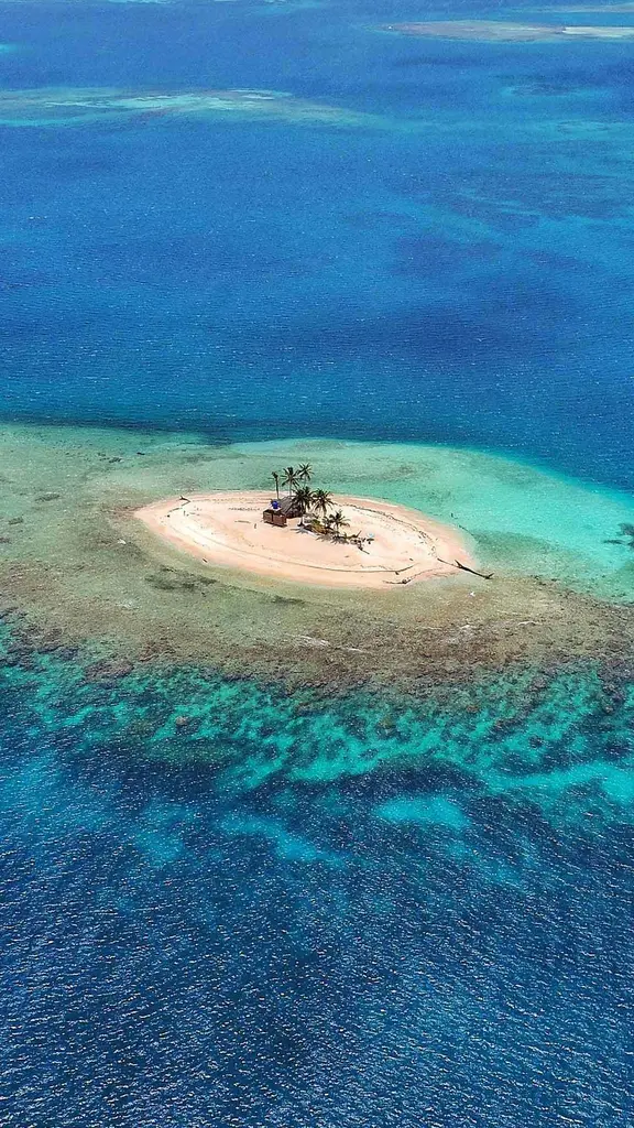Une &icirc;le d'un bleu magnifique
