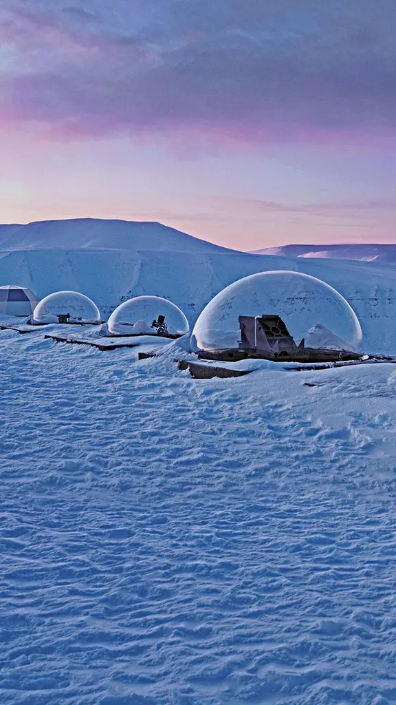 半球形的谢尔亨里克森天文台，挪威斯瓦尔巴群岛