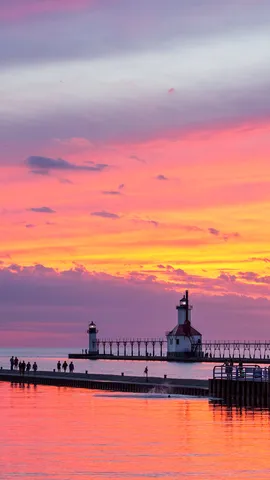Leuchtt&uuml;rme stehen fest, egal wie stark der Sturm ist