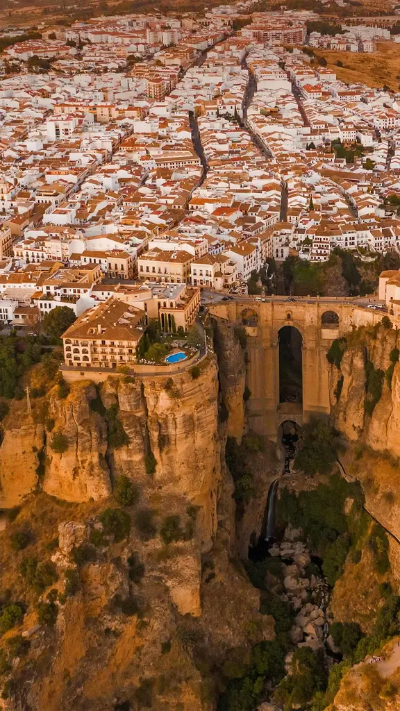 鸟瞰埃尔塔霍峡谷, 西班牙龙达小镇