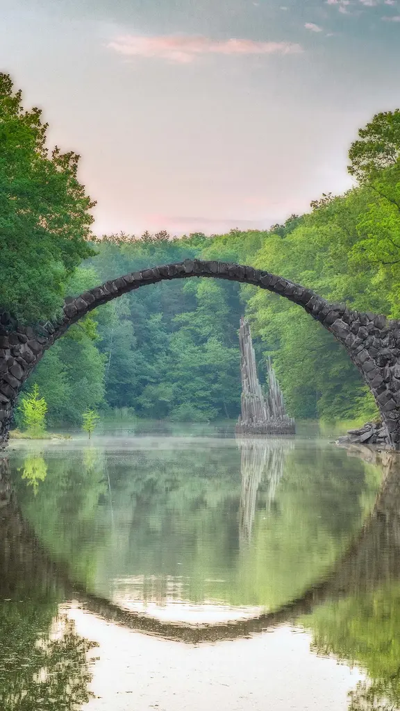 Der See und seine Br&uuml;cke uns entz&uuml;cke!