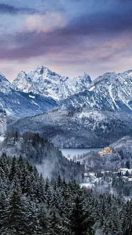 Schl&ouml;sser und Berge, sehen Sie die sieben Zwerge?