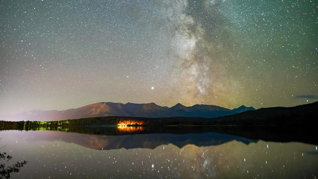 Stars above, stillness below