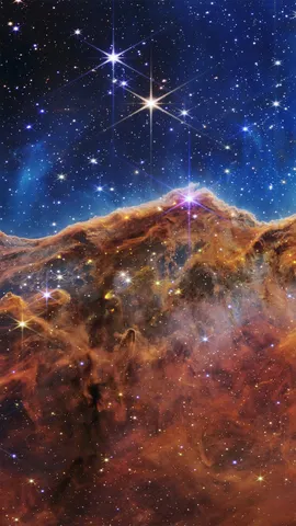 深空中的金色悬崖