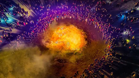 跨年夜的篝火晚会，冰岛雷克雅未克