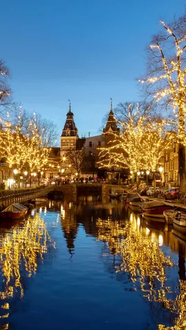 Light decorations on Spiegelgracht canal, Amsterdam, Netherlands