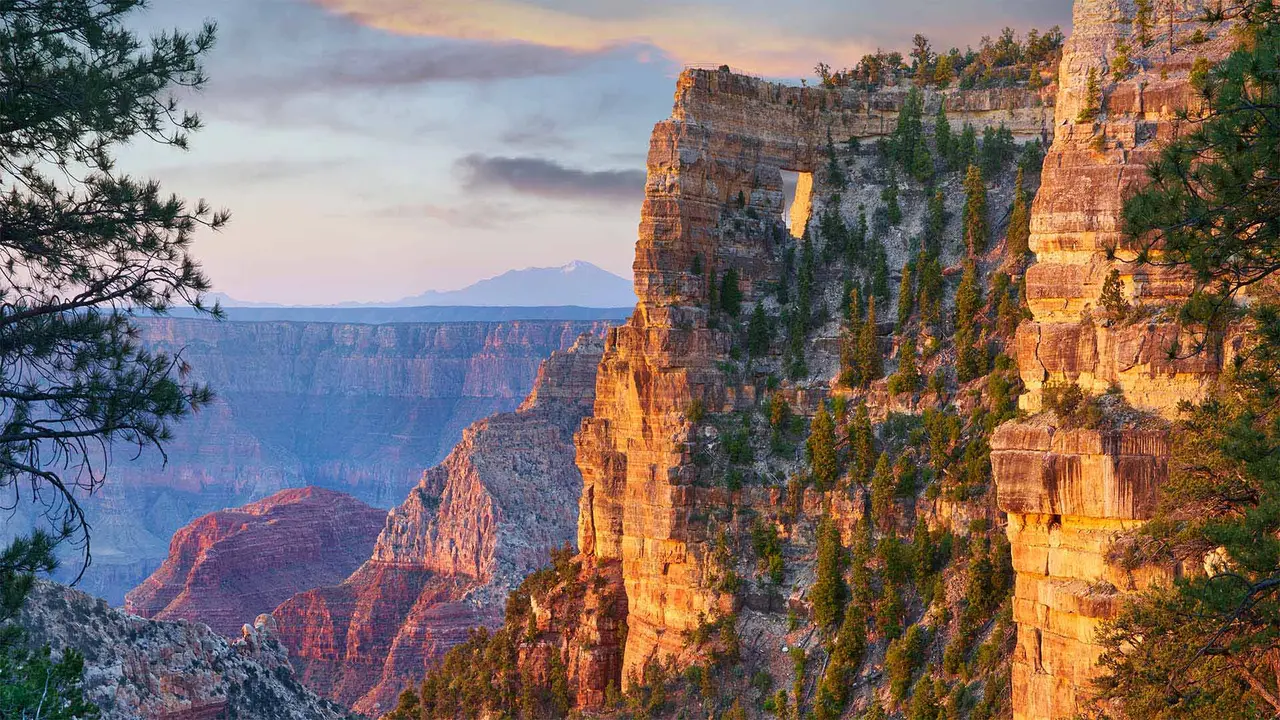 美国大峡谷北缘的天使之窗，亚利桑那州