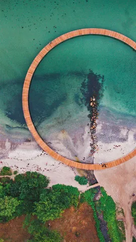 由丹麦建筑师Niels Povlsgaard和JohanGj&oslash;des设计的无限桥，丹麦奥胡斯