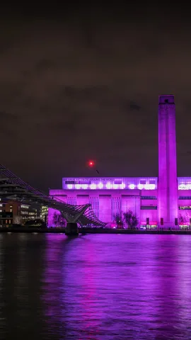 &iquest;Por qu&eacute; las luces morado hoy?
