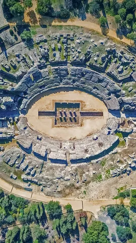 古罗马斗兽场，西班牙桑蒂蓬塞镇的罗马古城遗迹