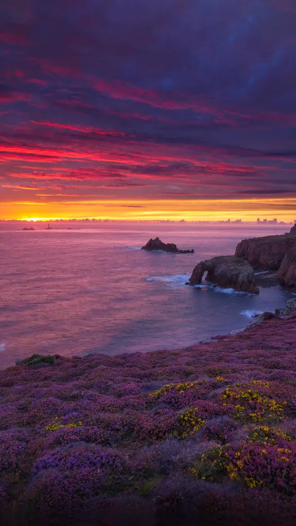 英国康沃尔郡岸边的日落