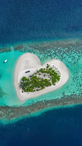 心形小岛和白沙滩，印度洋马尔代夫