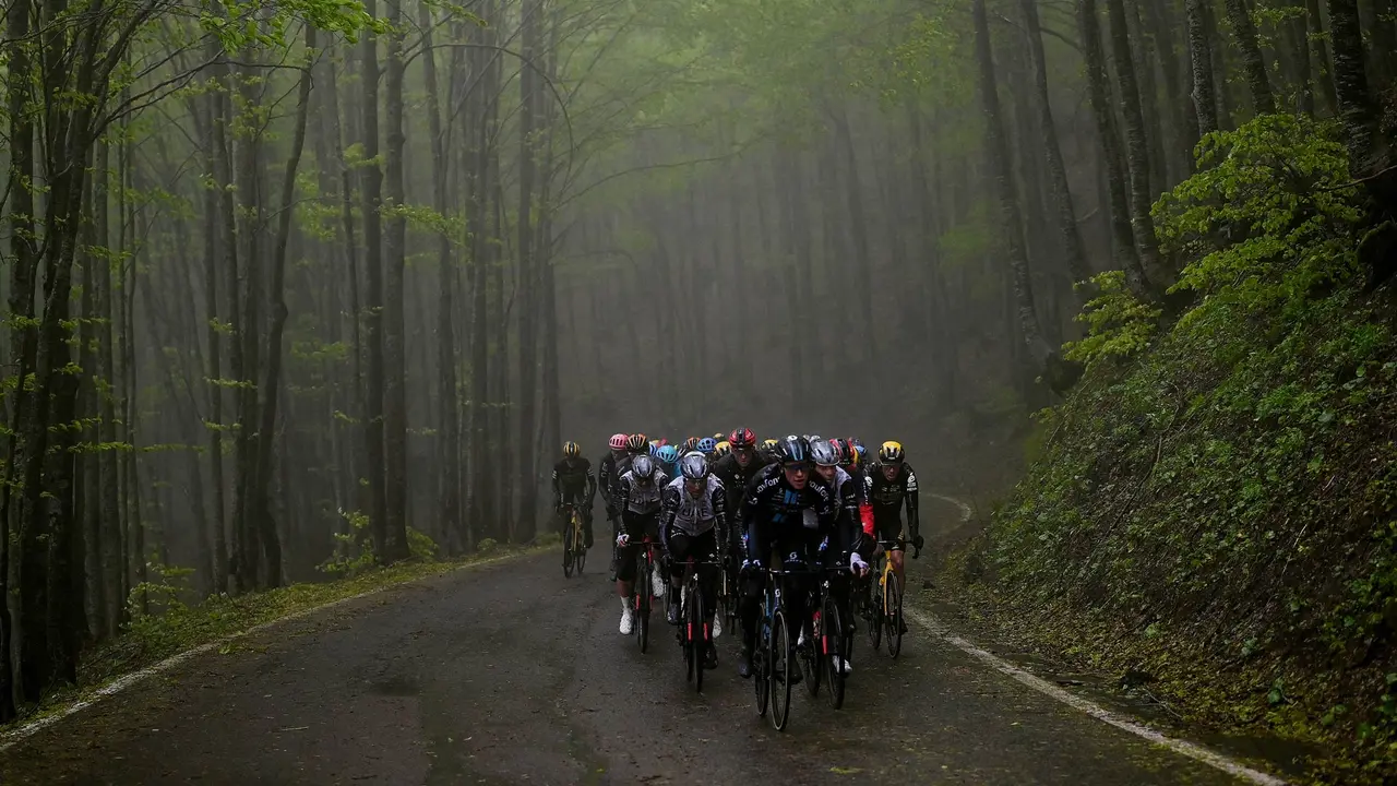 Testa bassa e pedalare