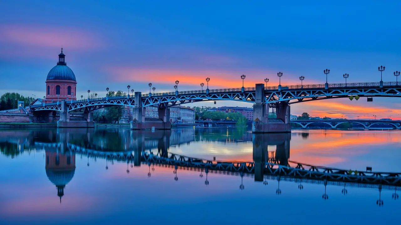 Pont St-Pierre across the Garonne River, Toulouse, France