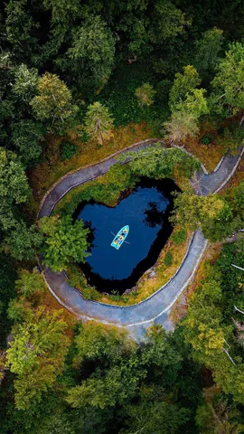 Ruskeala山地公园的地下湖， 俄罗斯卡累利阿