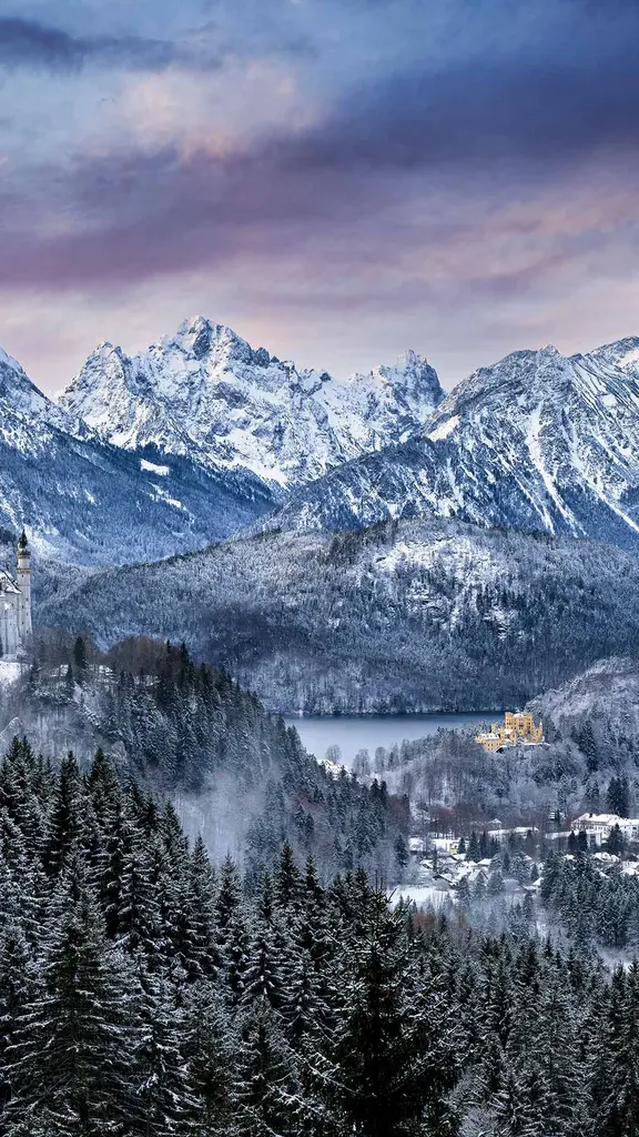 Schl&ouml;sser und Berge, sehen Sie die sieben Zwerge?