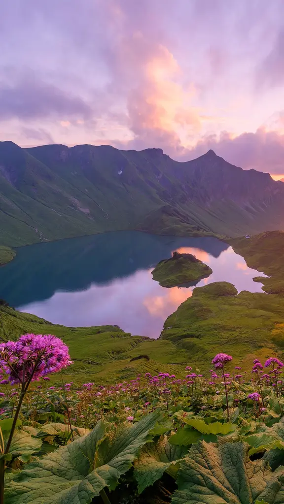 阿尔高阿尔卑斯山脉的Schrecksee湖，德国巴伐利亚